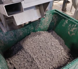 Odvodnění kalů z recyklace plastů