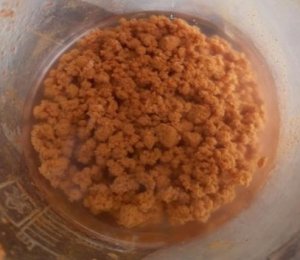 Flocculation of sludge from cheese production