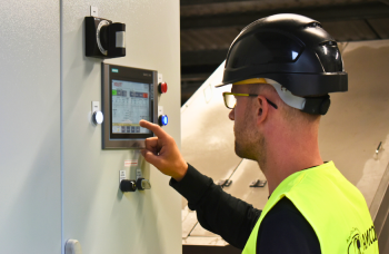 Intuitive control panel enabling fully automated 24/7 operation